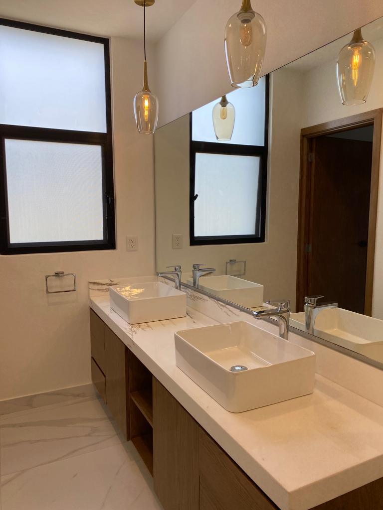 Bonita casa en venta en privanza solares