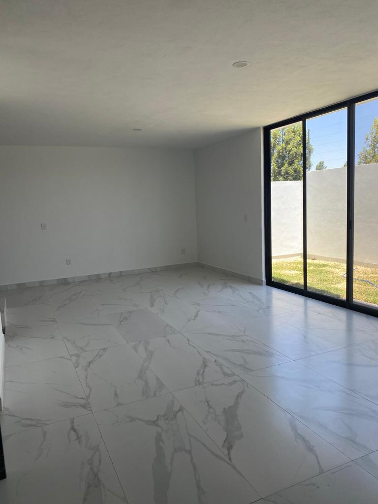 Bonita casa en venta en privanza solares